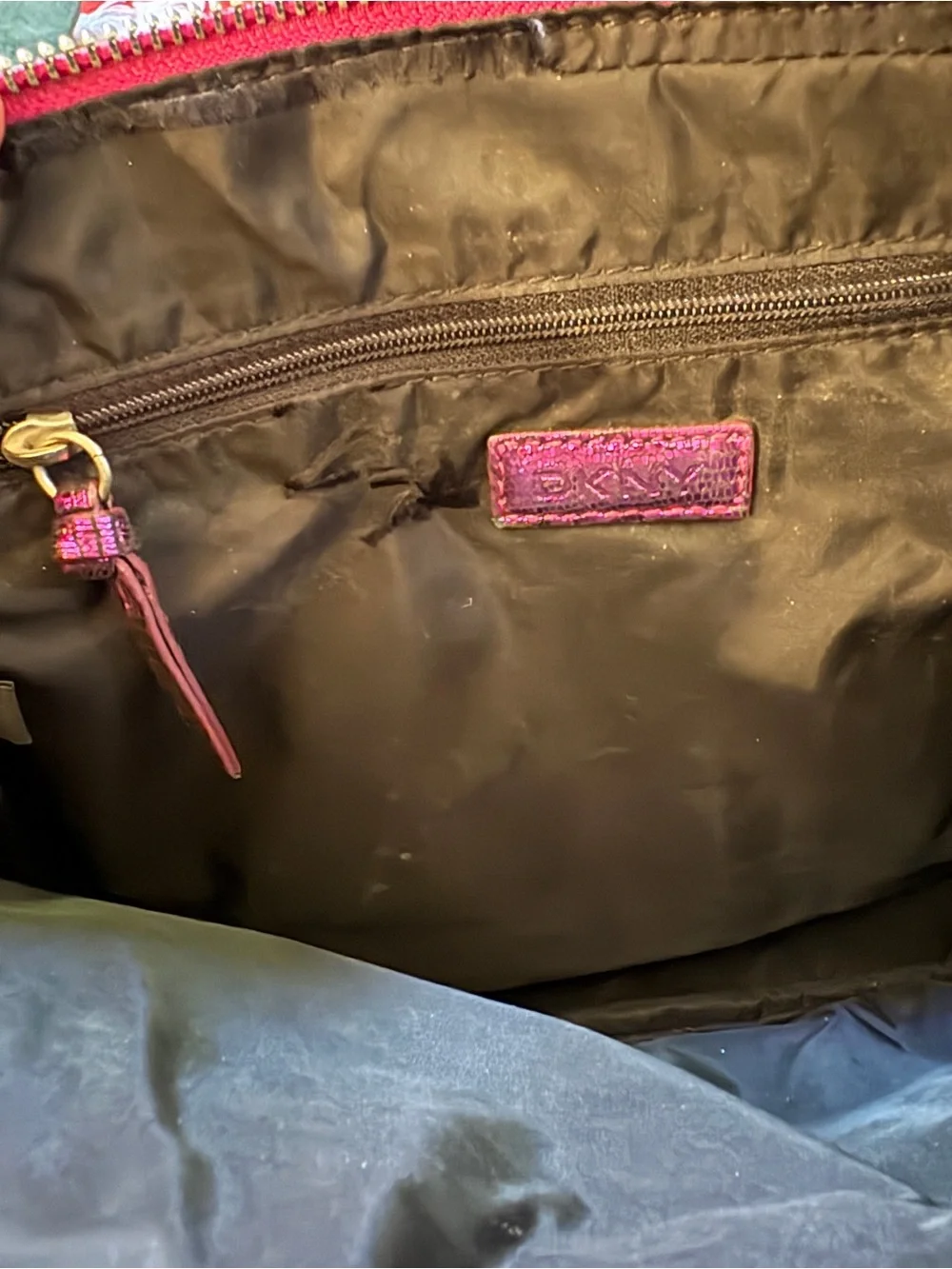 DKNY VINTAGE MAGENTA METALLIC WRISTLET WITH CHAIN Y2K AESTHETIC